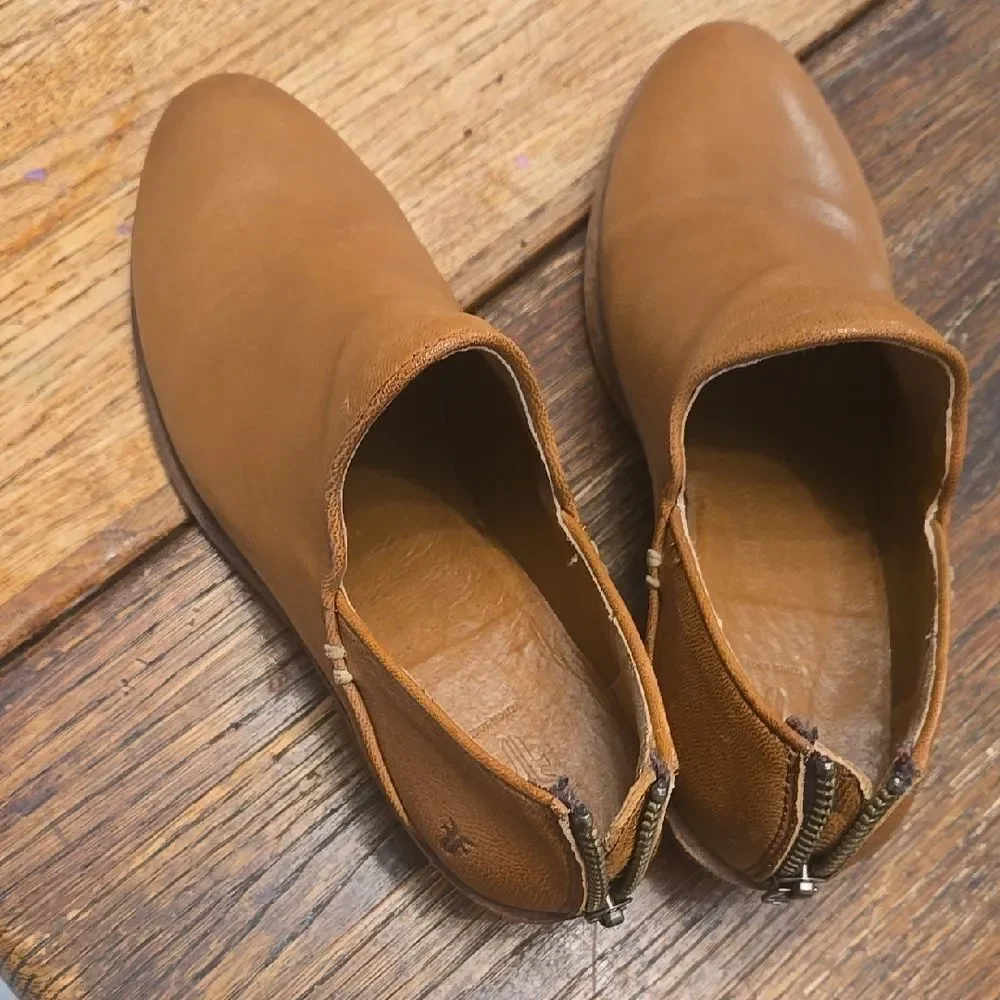 Frye Women's Tan Leather Shoes - Picture 8 of 8